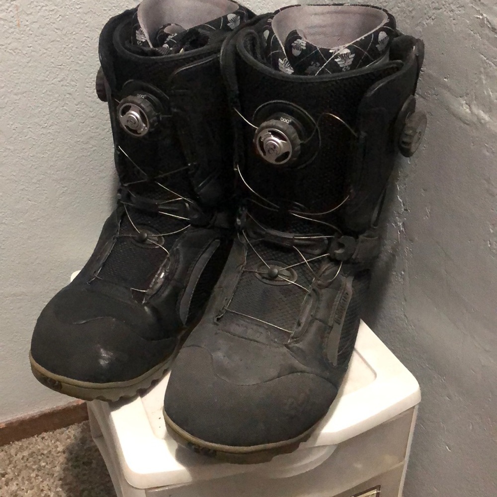 Used 32 BOA Men’s 10.5 snowboarding boots.